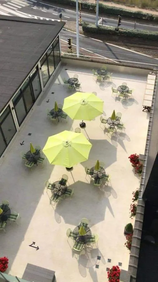 Studio 405 Op Zeedijk Met Frontaal Zeezicht 4De Verdiep Middelkerke Apartment